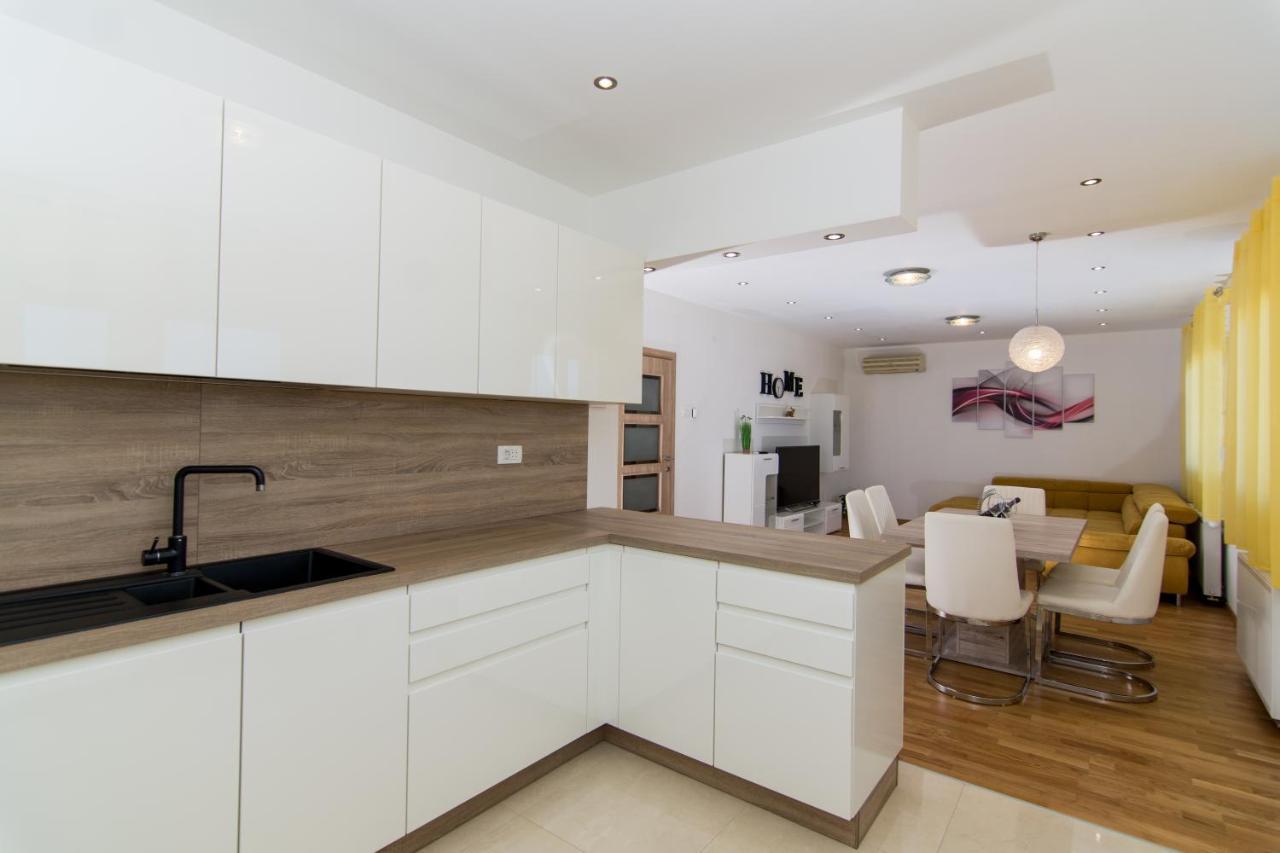Apartments Ploka Okrug Gornji Exteriér fotografie